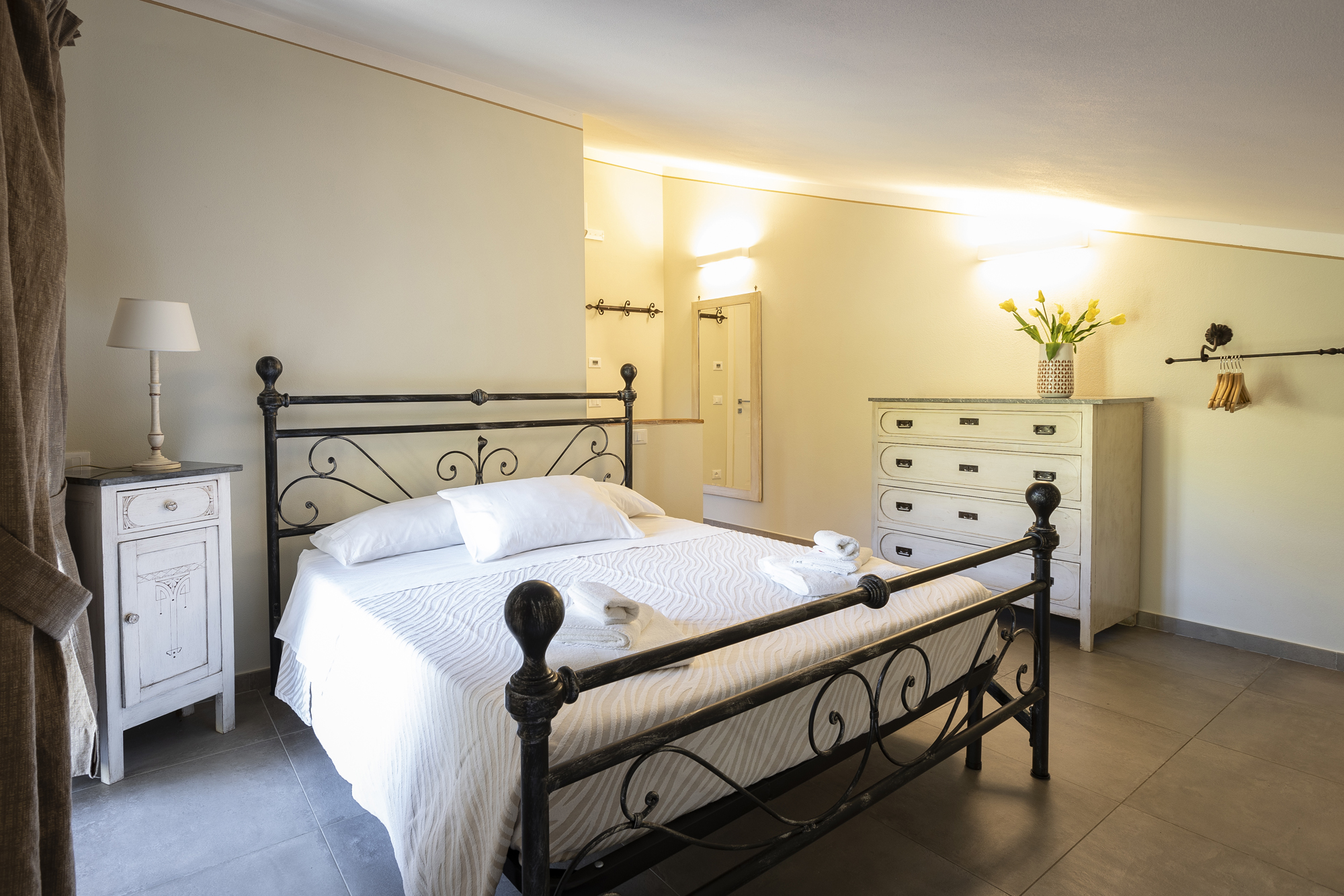 Book your stay in Lunigiana_Agriturismo I Giunchi_Double room credits Jacopo Grassi