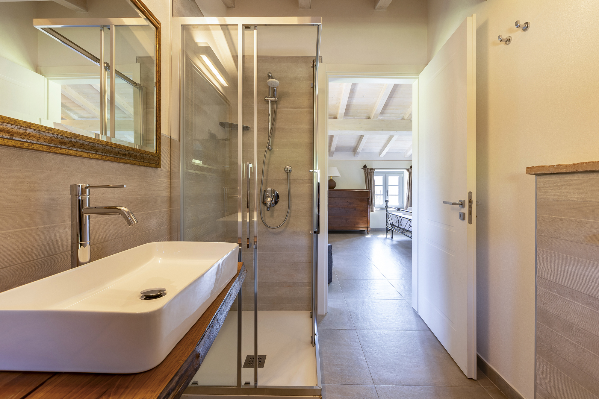 Book your stay in Lunigiana_Agriturismo I Giunchi_3 Pax room credits Jacopo Grassi