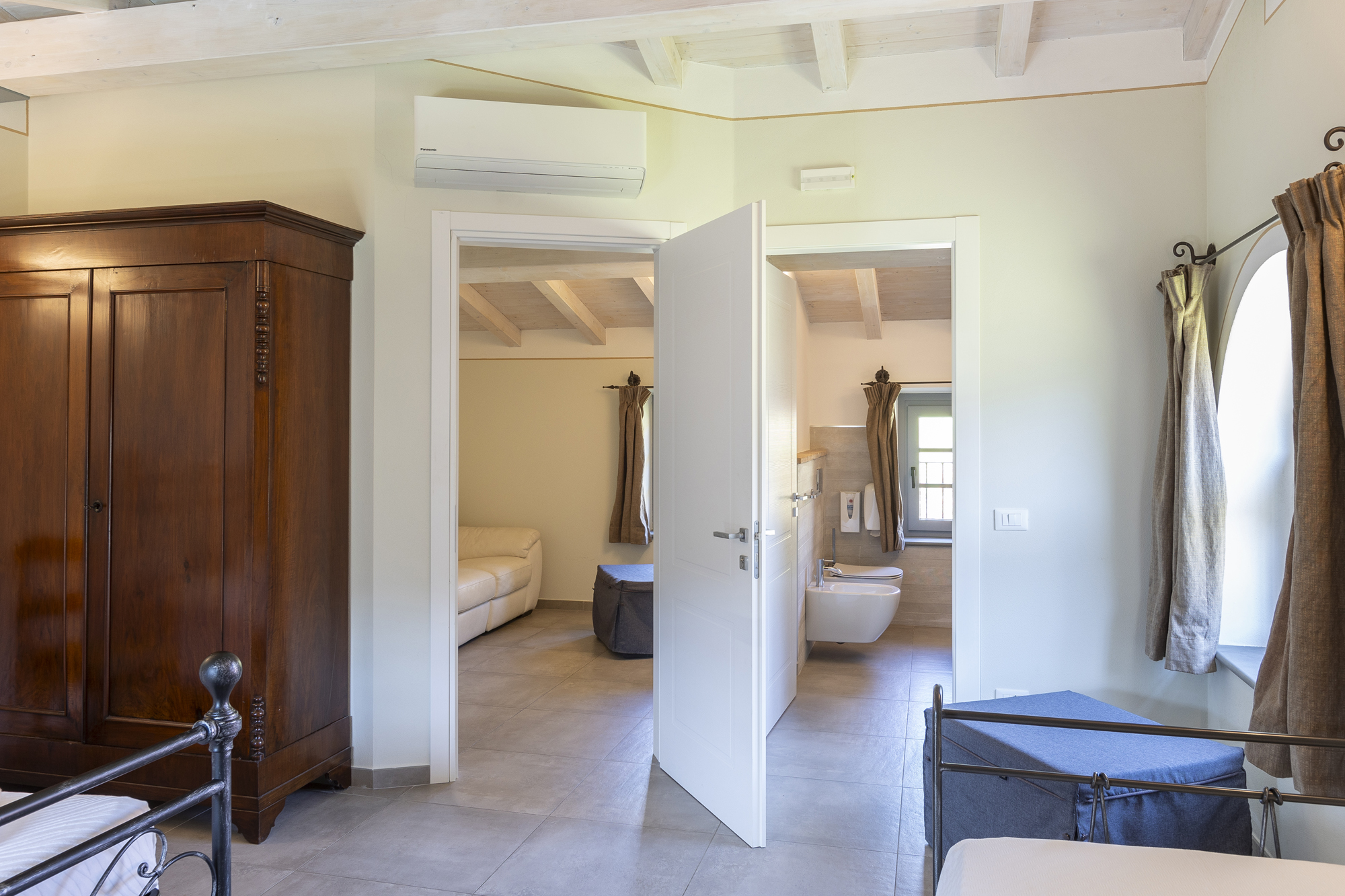 Book your stay in Lunigiana_Agriturismo I Giunchi_3 Pax room credits Jacopo Grassi