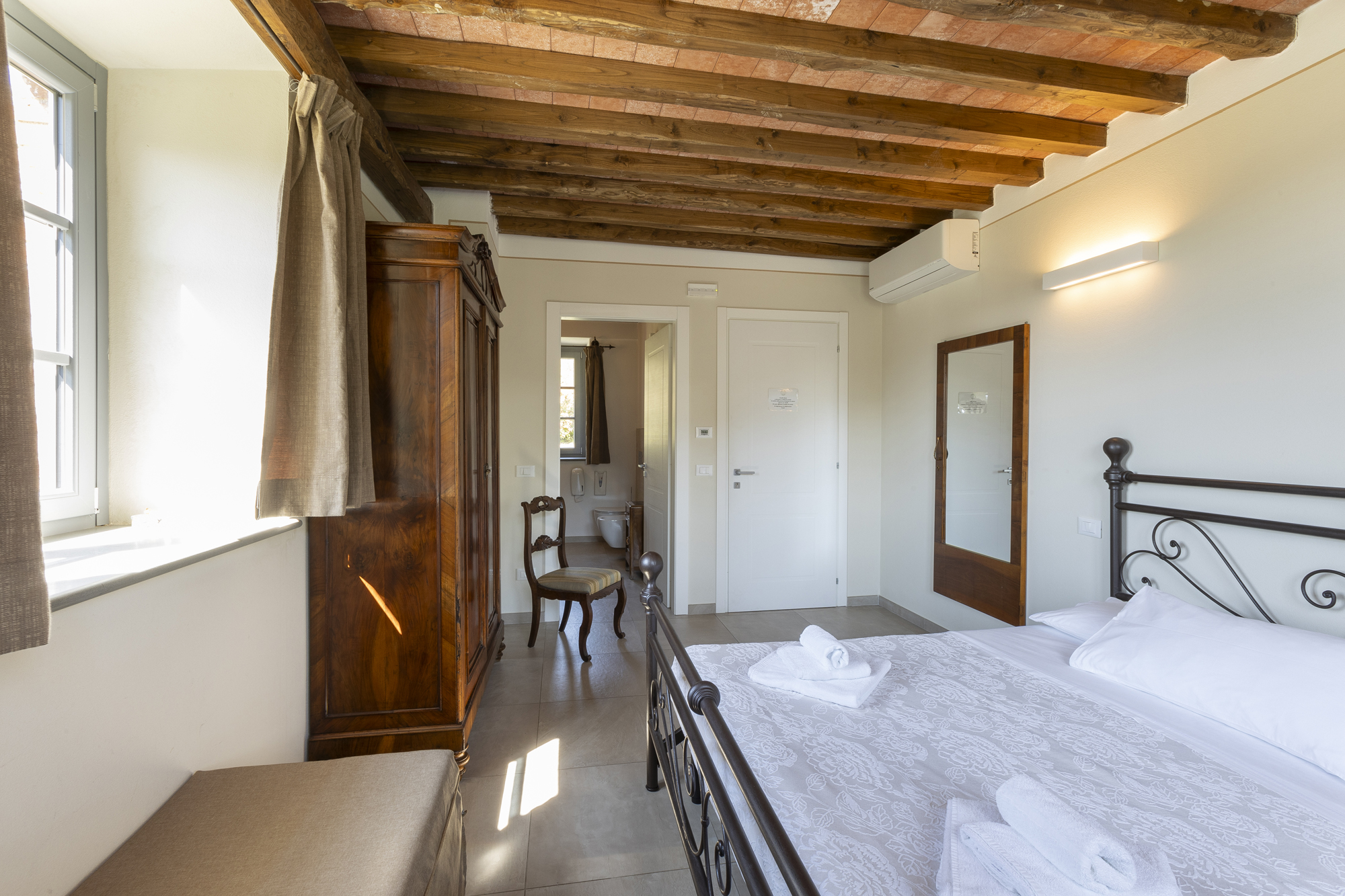 Book your stay in Lunigiana_Agriturismo I Giunchi_Double room credits Jacopo Grassi