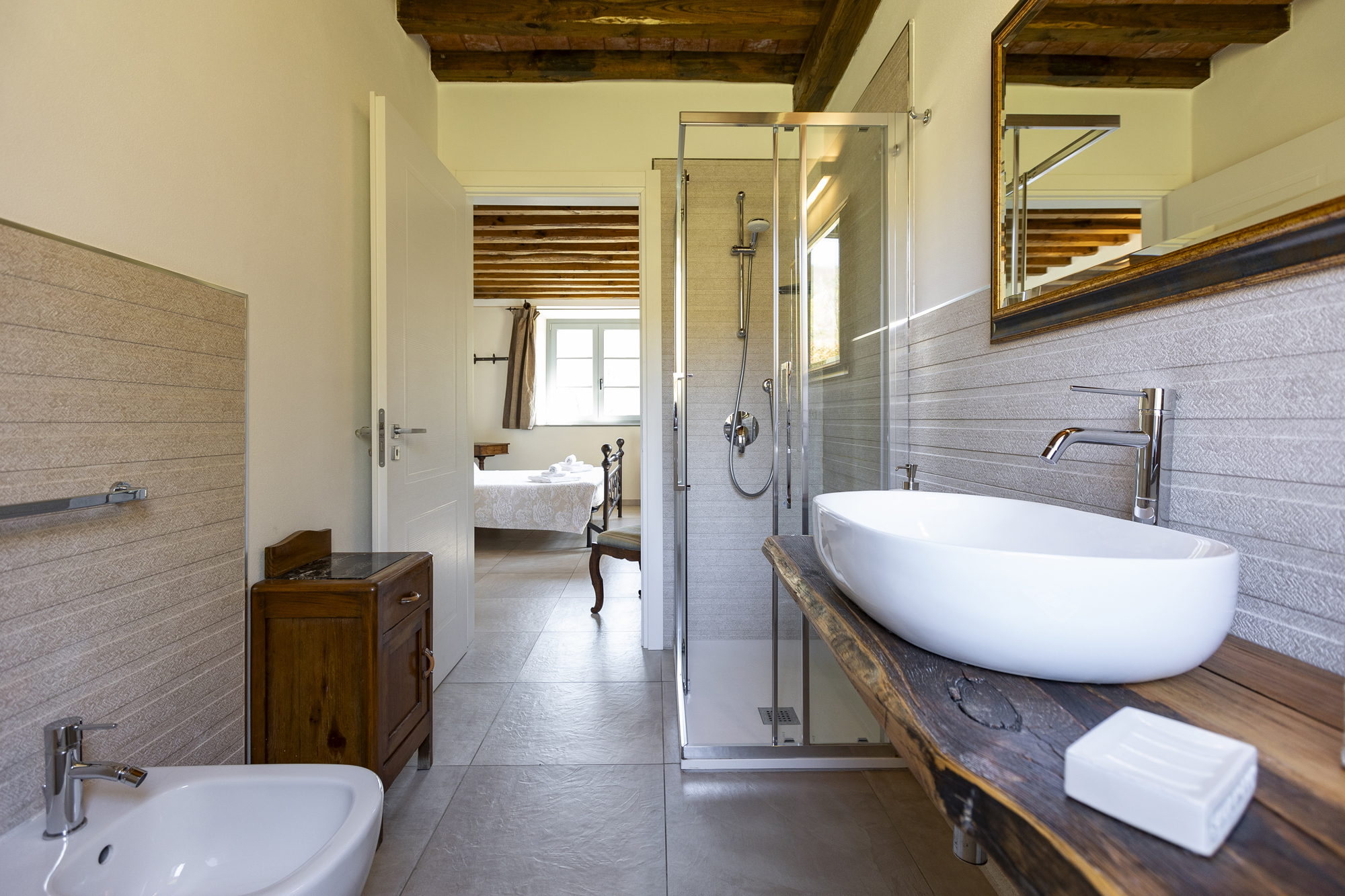 Book your stay in Lunigiana_Agriturismo I Giunchi_Double room credits Jacopo Grassi