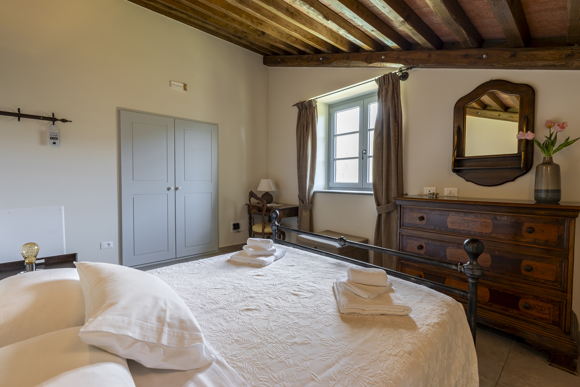 Book your stay in Lunigiana_Agriturismo I Giunchi_Double room credits Jacopo Grassi