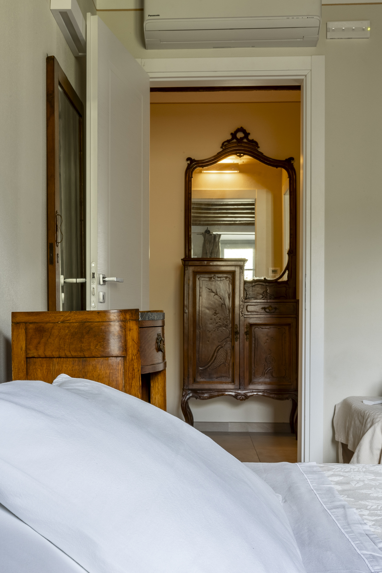 Book your stay in Lunigiana_Agriturismo I Giunchi_2 o 3 pax room credits Jacopo Grassi