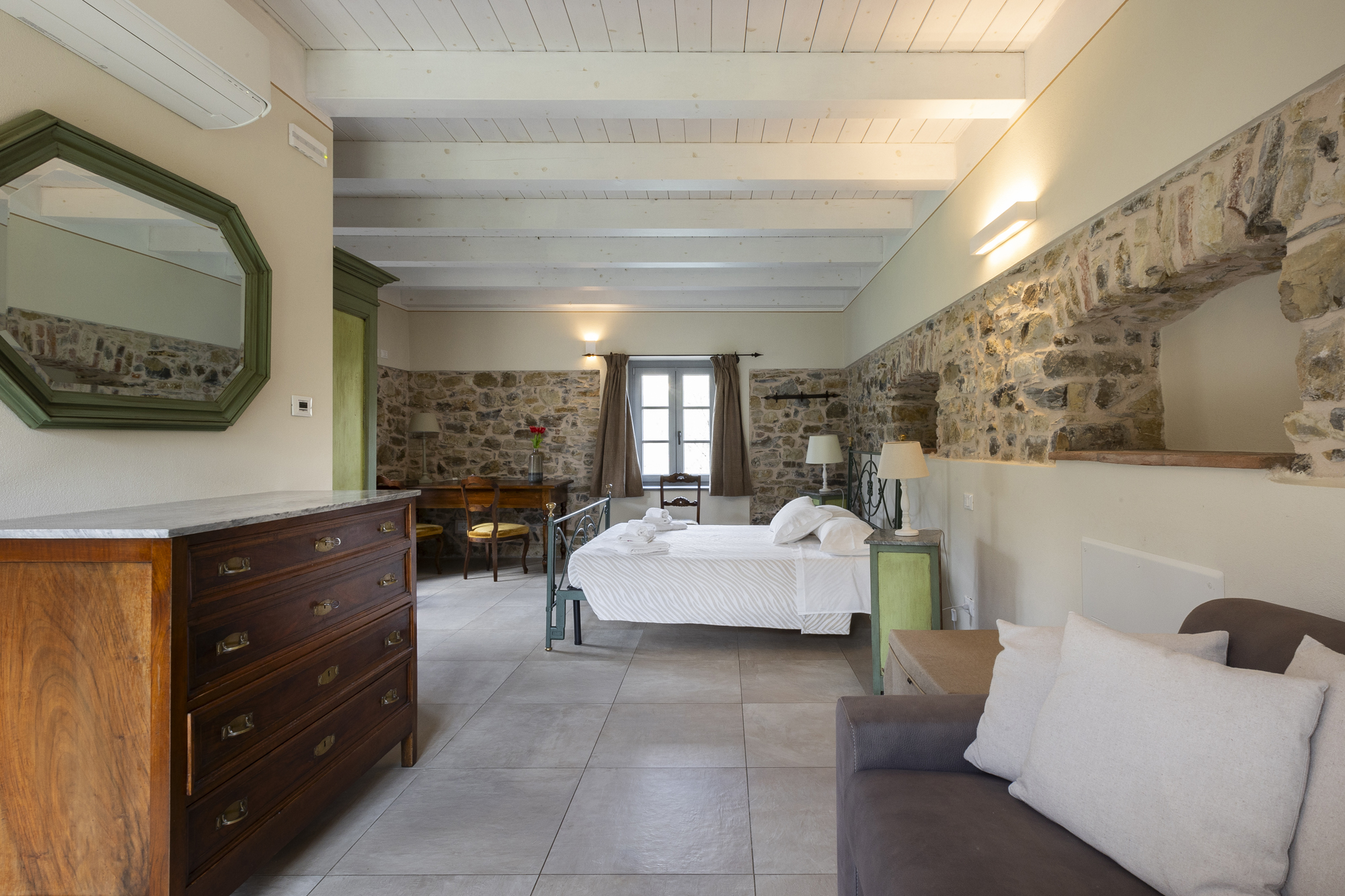 Book your stay in Lunigiana_Agriturismo I Giunchi_4 Pax Room credits Jacopo Grassi