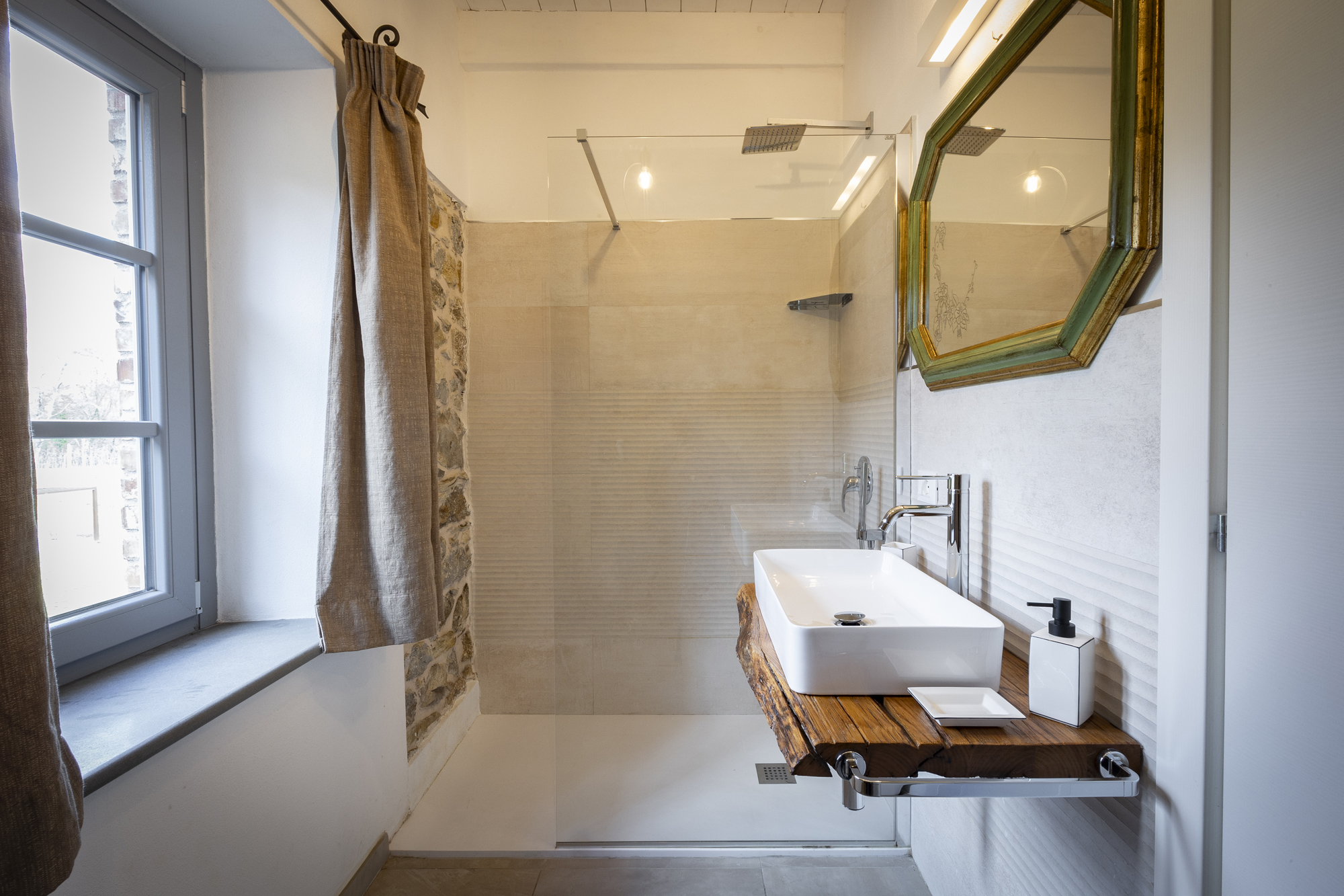 Book your stay in Lunigiana_Agriturismo I Giunchi_4 Pax Room credits Jacopo Grassi